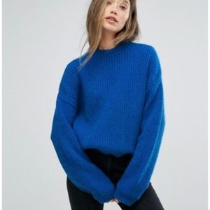 Gestuz Slouchy Crew Neck Pullover in Electric Blue